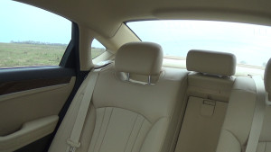 Hyundai Genezis_заднее сиденье и шторка1